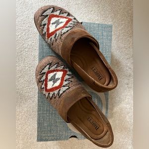 Born Kilim Clog - new in box